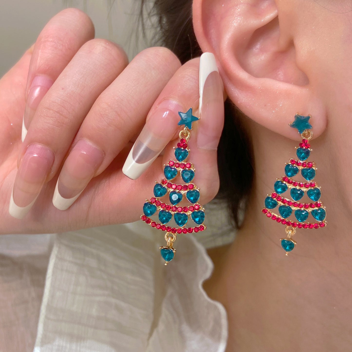 Pendientes de botón minimalistas de árbol de Navidad para mujer con incrustaciones de diamantes de imitación en aleación bañada en oro