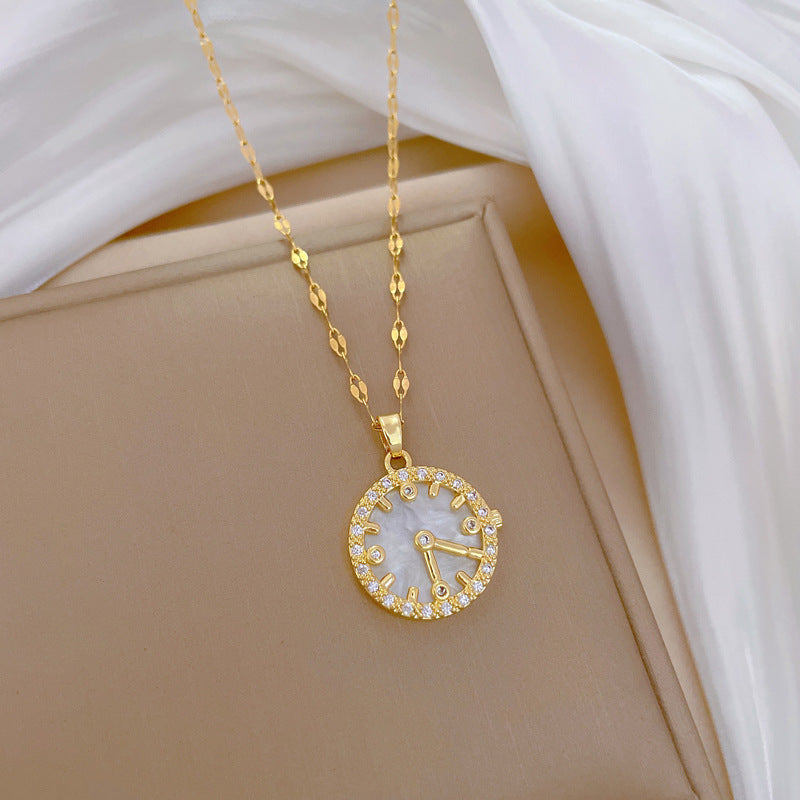 Collana con ciondolo a conchiglia di lusso in acciaio al titanio da donna con strass intarsiati design geometrico catena clavicola elegante