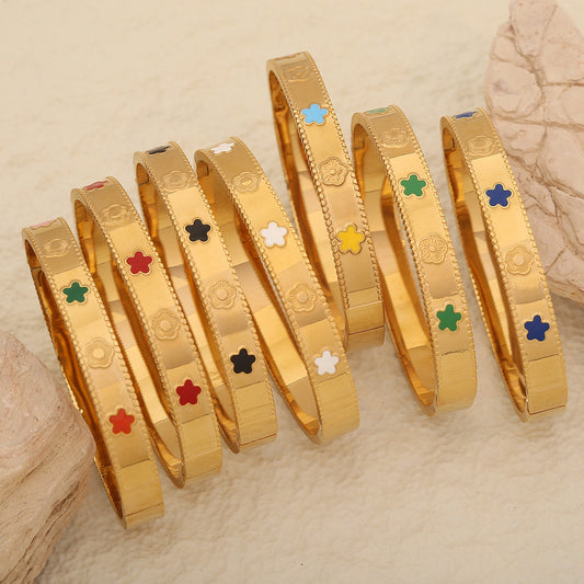 Fashion Stainless Steel Bracelet with Five-Leaf Clover Floral Design Electroplated for Women
