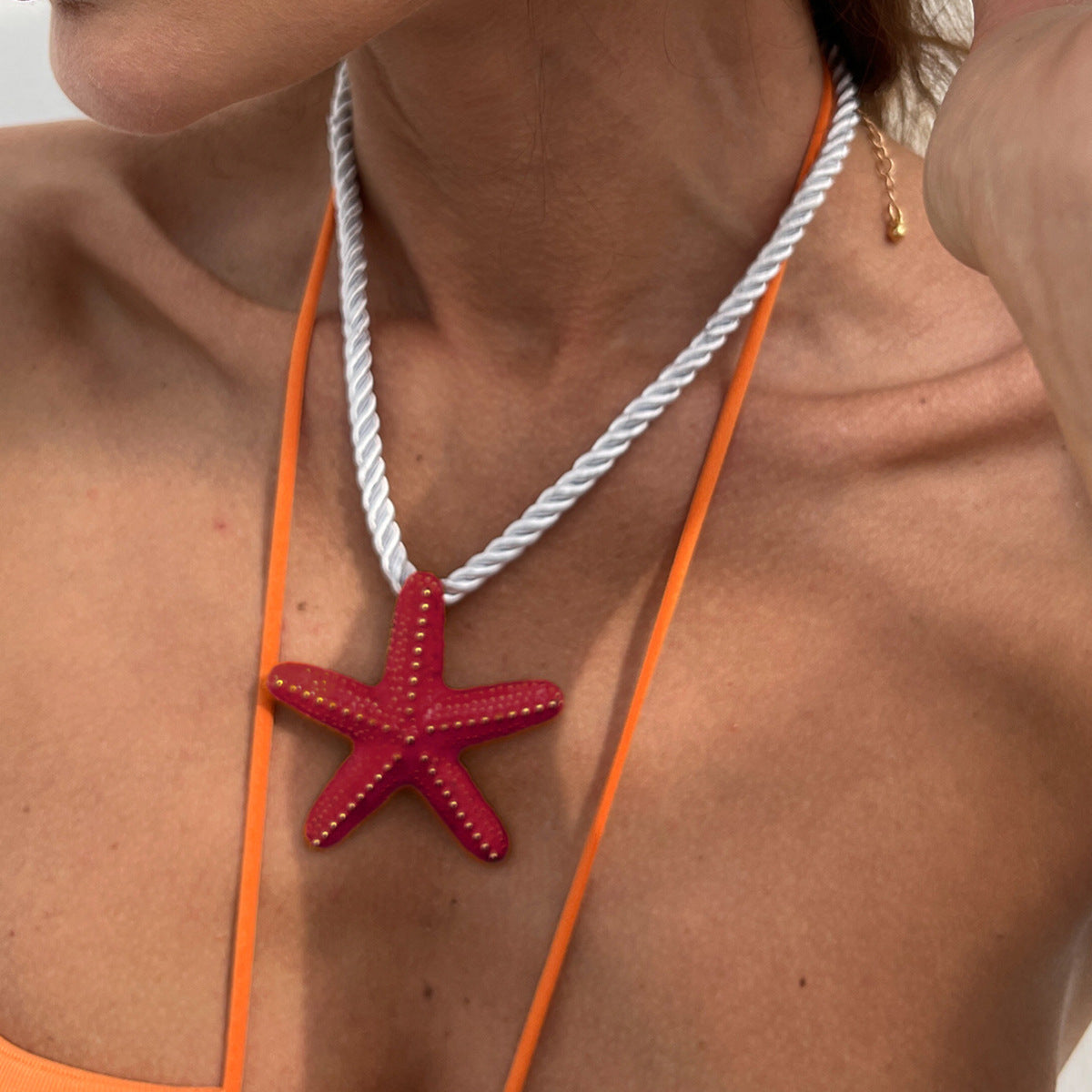 Collana con ciondolo a stella marina tridimensionale in stile vacanza da donna, in lega con finitura smaltata, gioielli colorati a forma di stella