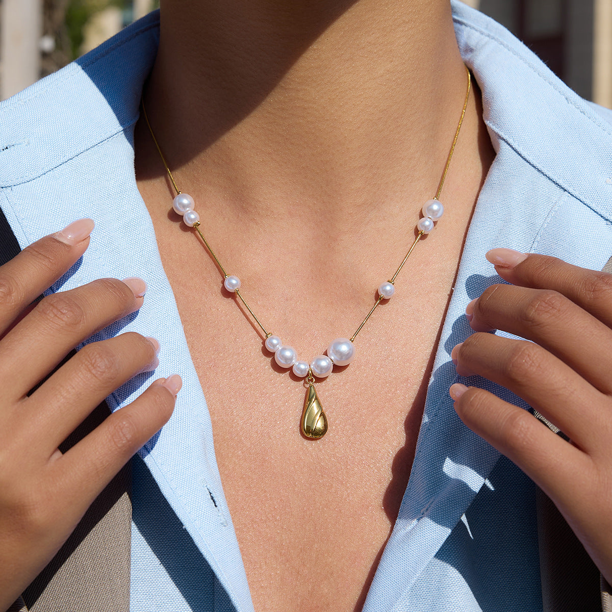 Collana da donna minimalista a goccia in acciaio al titanio con placcatura in oro sottovuoto PVD