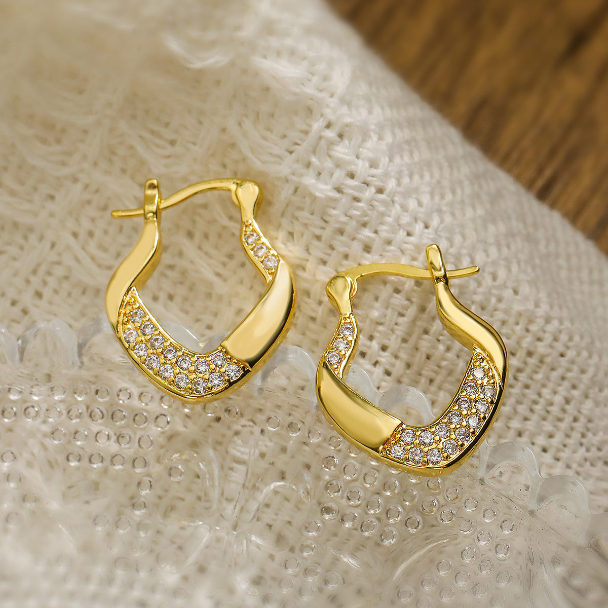 Minimalist Heart-Shaped Copper Earrings with Gold Plating and Micro-Pavé Zirconia for Women
