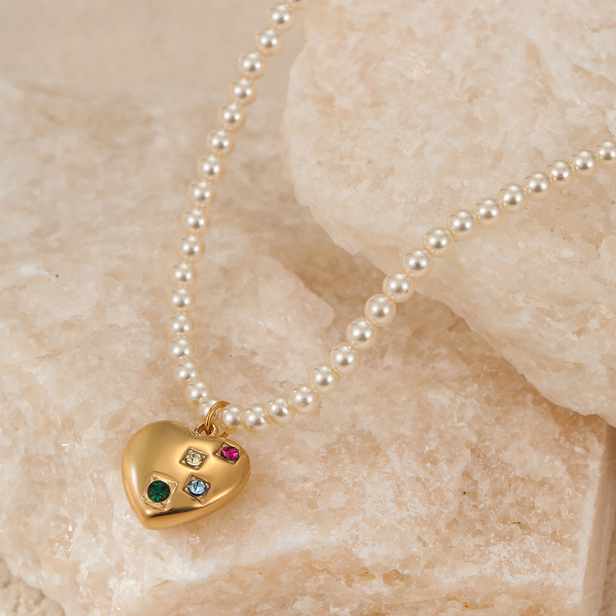 Collar colgante de acero inoxidable con forma de corazón estilo vintage para mujer, con acabado chapado y longitud ajustable