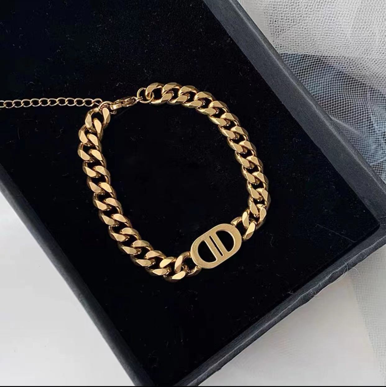 Minimalist Geometric Letter D Titanium Steel Necklace for Women with Gold Plating and Clavicle Chain Style