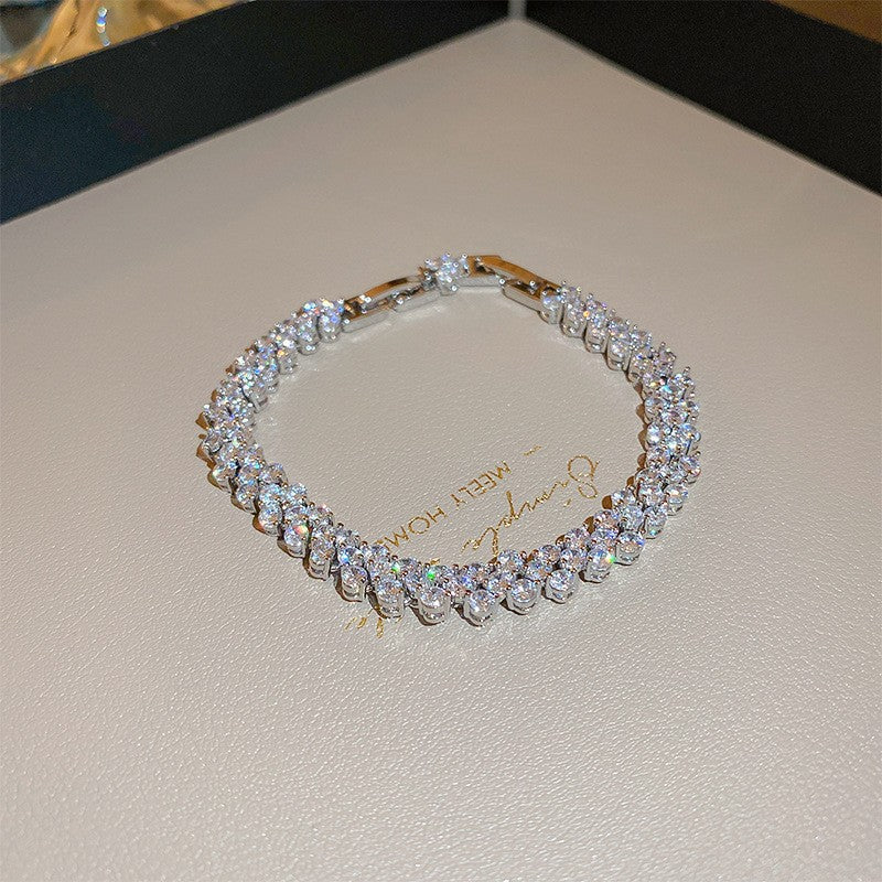 Elegant Heart-Shaped Gold-Plated Zirconia Bracelet for Women with Delicate Luxury Aesthetic