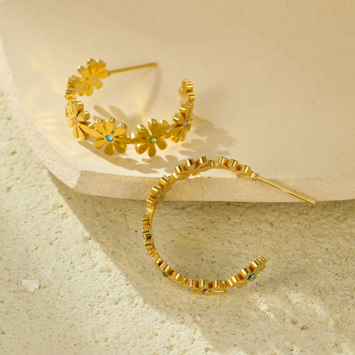 Orecchini da donna in acciaio inossidabile a forma di petalo in stile vintage con placcatura in oro 18 carati e intarsio in zirconi