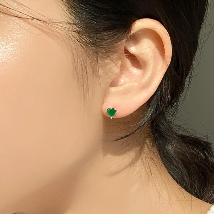Pendientes Minimalistas de Plata de Ley 925 con Forma de Corazón, Incrustación de Circonia Verde y Acabado Bañado