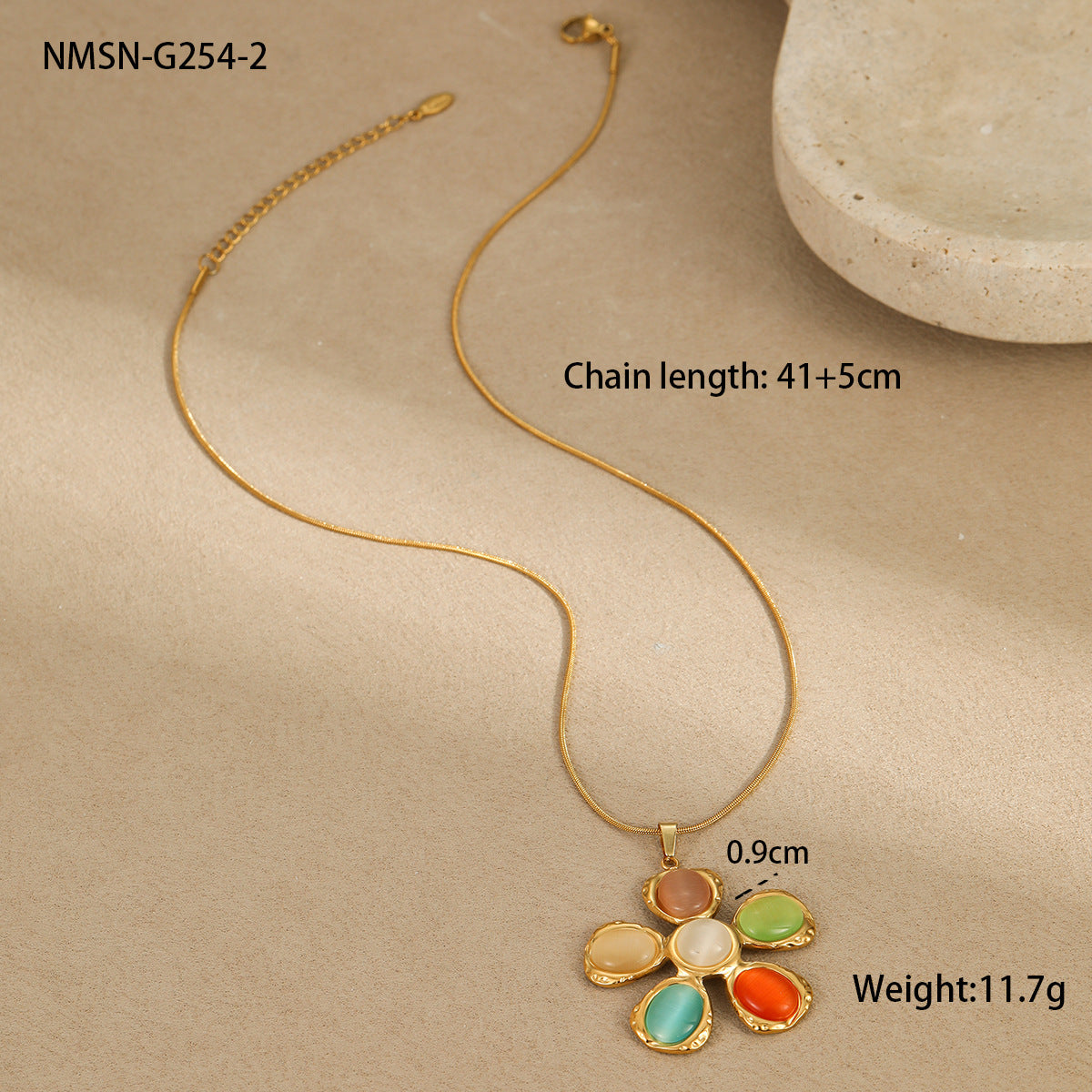Orecchini a forma di fiore con texture martellata stile Instagram vintage in acciaio inossidabile con placcatura in oro 18 carati e dettagli in pietra occhio di gatto
