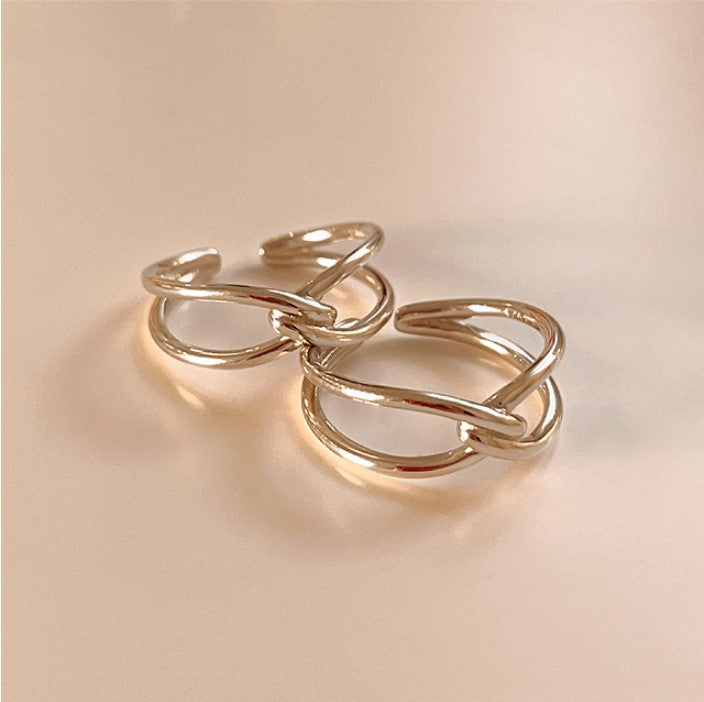 Anello da donna minimalista con nodo geometrico rotondo placcato in argento sterling 925