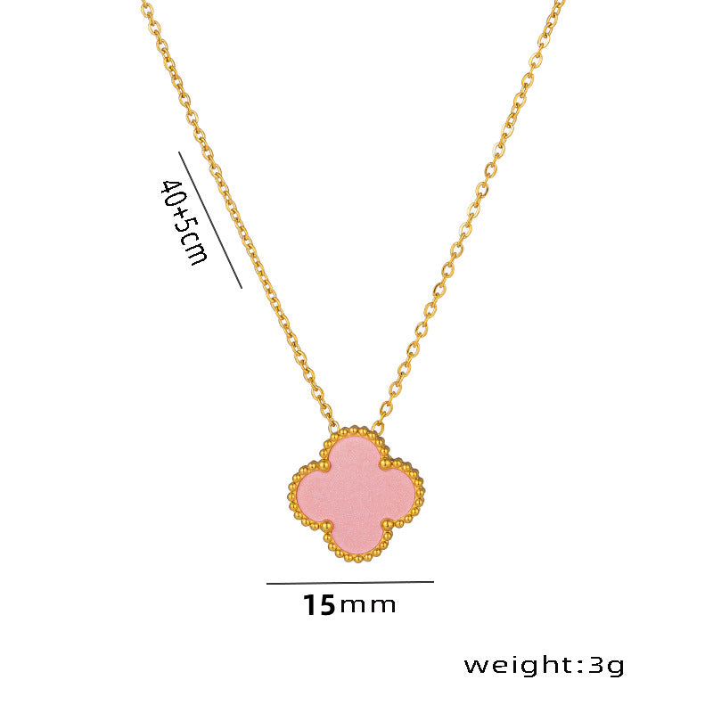 Collana con ciondolo a quadrifoglio geometrico alla moda da donna in acciaio al titanio con finitura galvanizzata