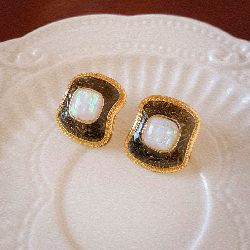 Vintage-Style Geometric Stud Earrings in Copper with Electroplated Finish for Women