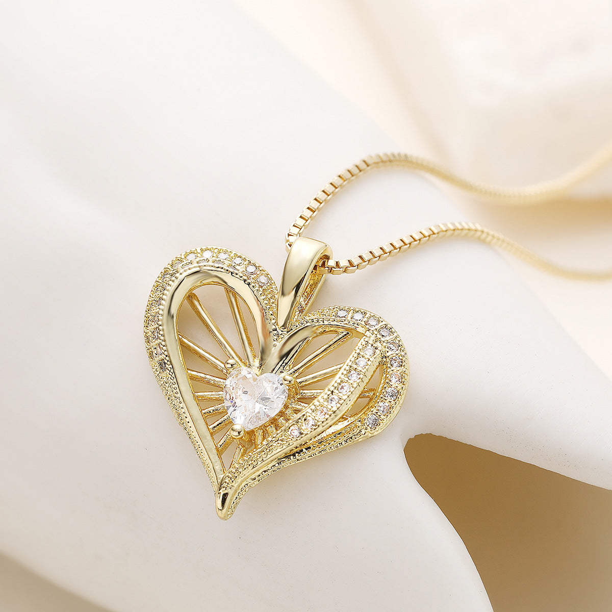Minimalist Elegant 18K Gold Plated Brass Heart Cubic Zirconia Pendant Necklace for Women