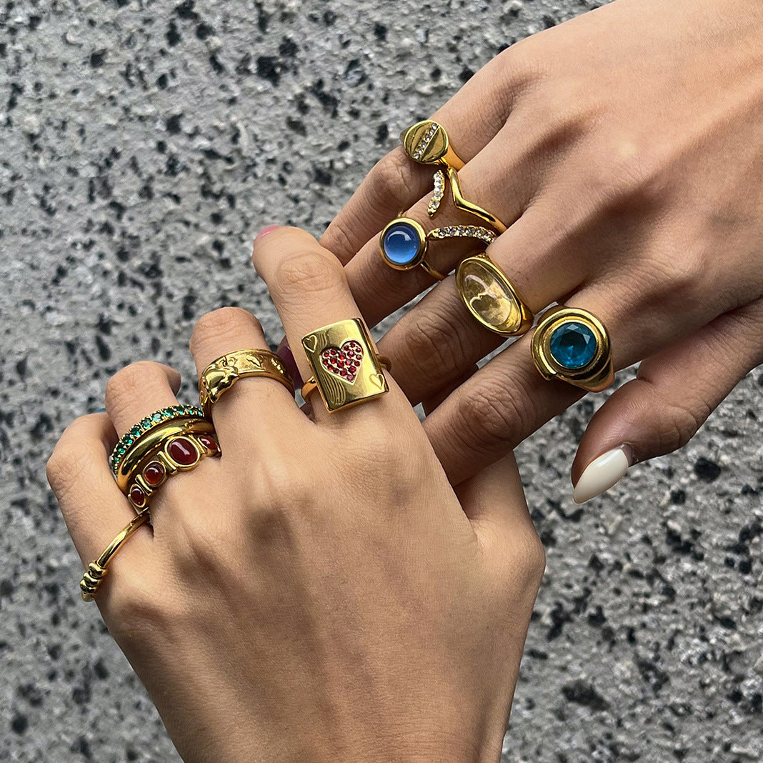 Anello geometrico in acciaio inossidabile da donna con placcatura in oro 18 carati e accenti di zirconi, accessorio di moda lussuoso e minimalista