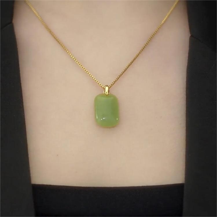 Collana da donna con ciondolo in acciaio al titanio dalla forma irregolare, design originale, con intarsio in lega di rame e finitura placcata