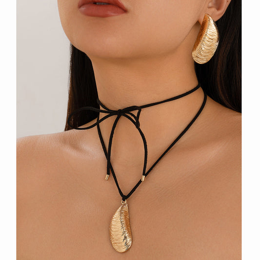 Irregular Striped Teardrop Pendant Necklace for Women in Alloy with Plated Finish, Geometric Design, Bold and Sweet-Cool Style