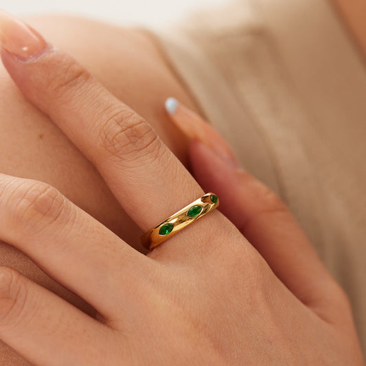 Vintage French Minimalist Geometric Ring for Women Stainless Steel Plated with Emerald Rhinestones Color-Fast Fashion Ring