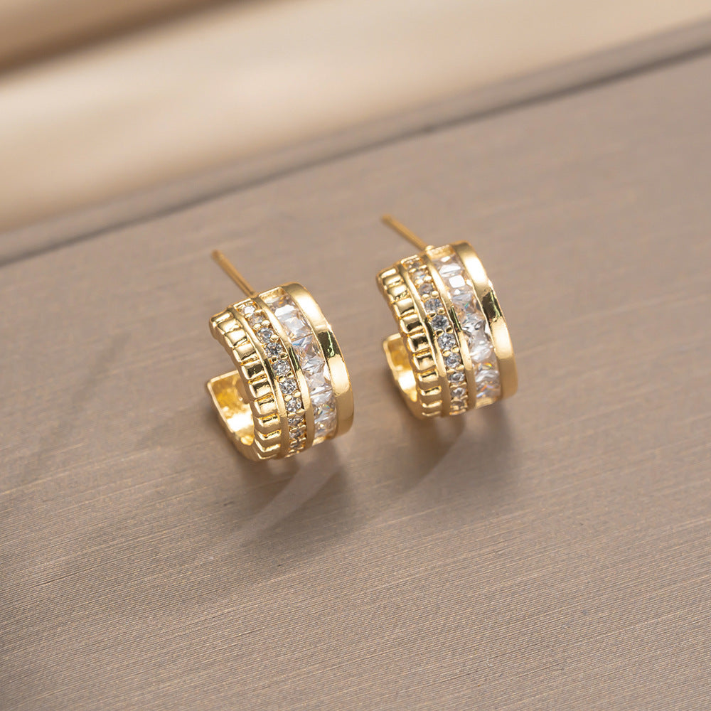 Set di collana in acciaio al titanio geometrico minimalista di lusso leggero con ciondolo in rame placcato oro 18 carati e intarsio in zircone, unisex