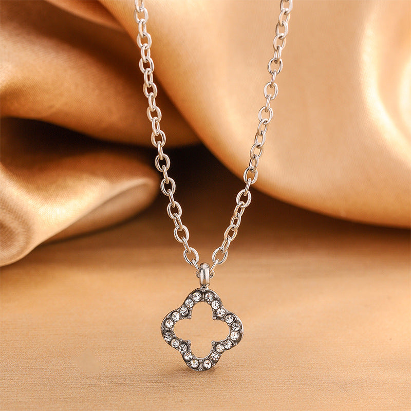 Elegante Juego de Collar de Acero Inoxidable con Trébol de Cuatro Hojas y Circonitas Cúbicas con Pulsera y Pendientes a Juego para Mujer