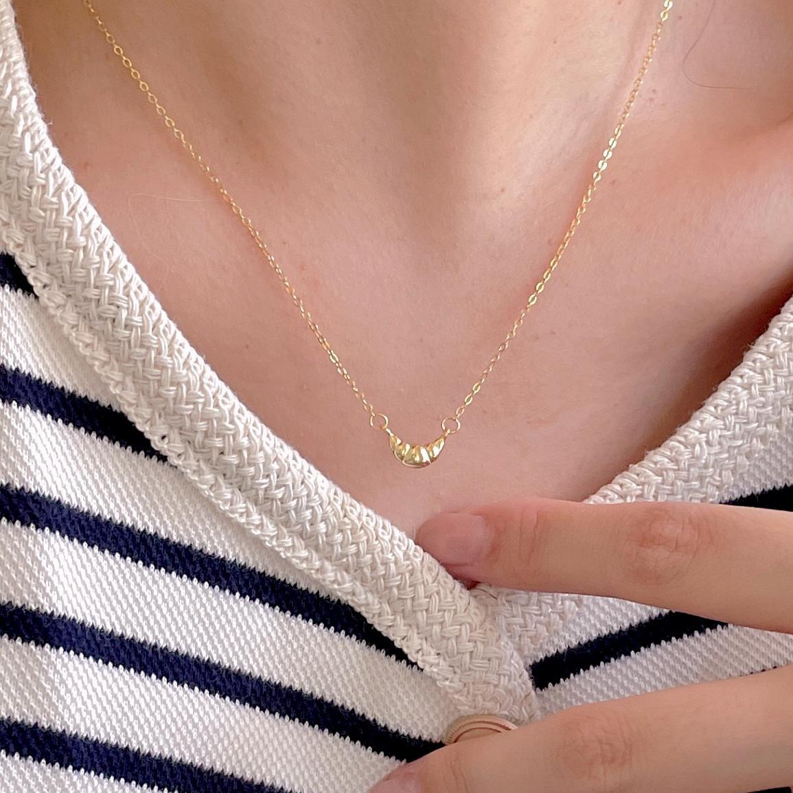 Collana pendente a forma di corno tono freddo minimalista in argento sterling 925 con accenti geometrici