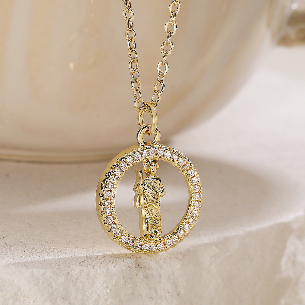 Minimalist 18K Gold Plated Brass Round Geometric Cubic Zirconia Pendant Necklace