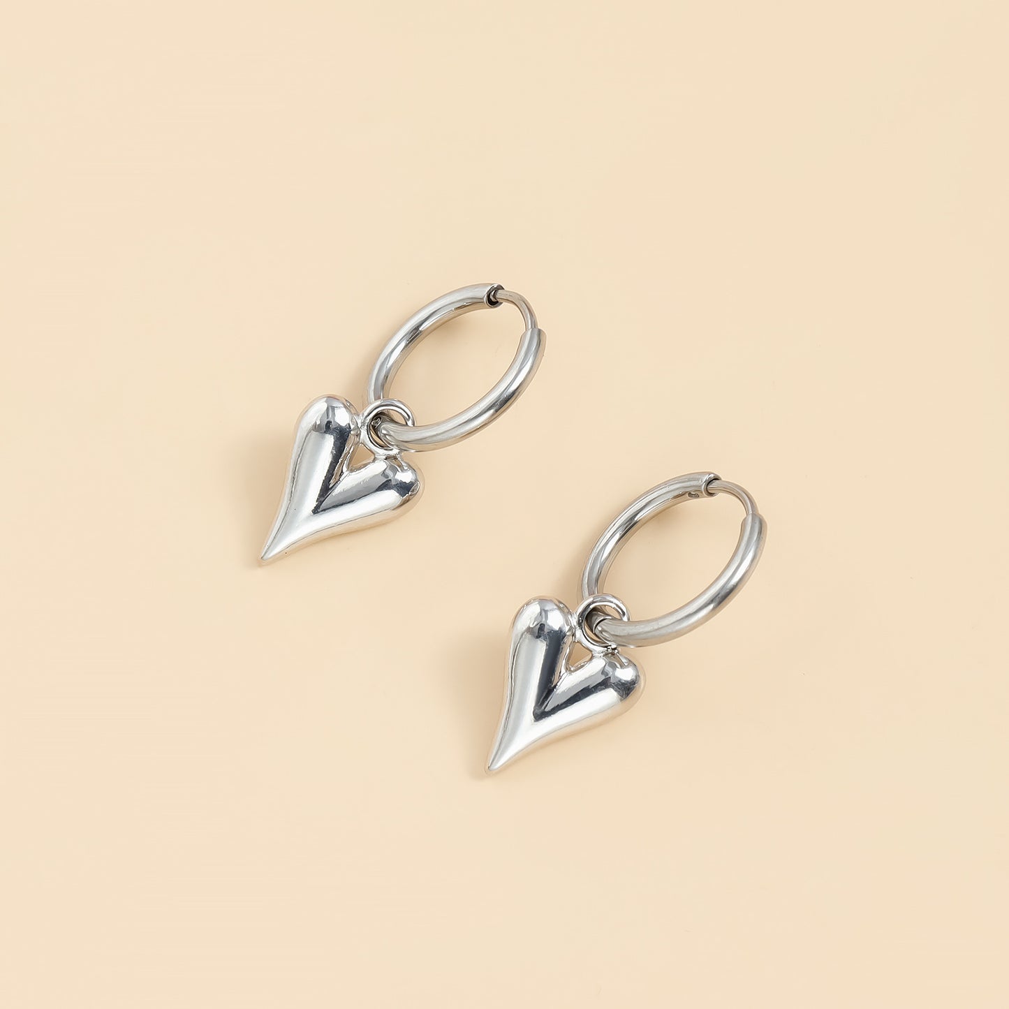 Pendientes vintage de aleación de zinc en forma de corazón geométrico con acabado chapado para mujer