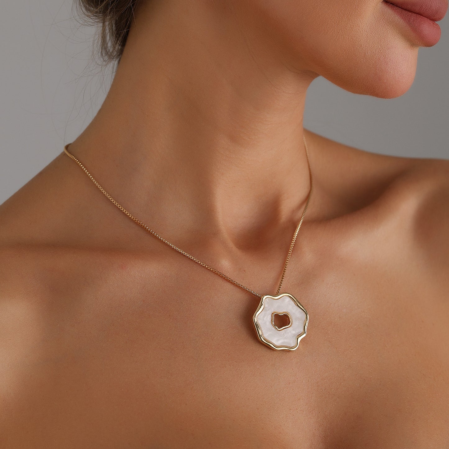 Fashionable Irregular Geometric Pendant Necklace Set in Alloy with Plated Finish for Women