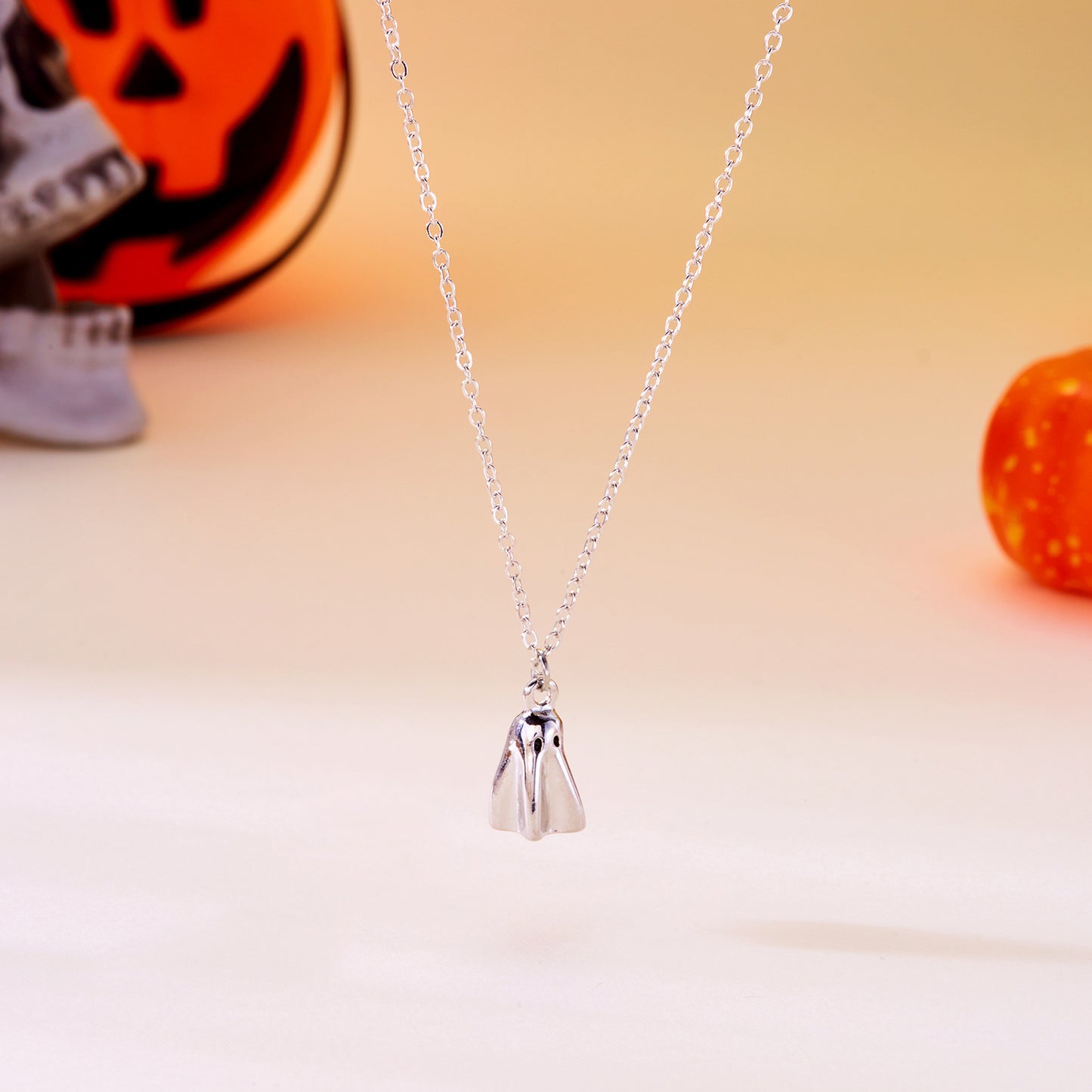 Collar con colgante de fantasma de Halloween para mujer, aleación electrochapada, estilo de dibujos animados y geométrico, versátil y a la moda, cadena para clavícula