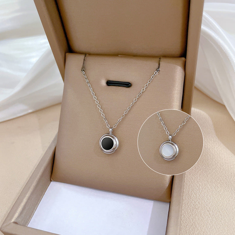 Collana in Acciaio al Titanio Placcato con Design Geometrico Minimalista e Catena Irregolare, Unisex