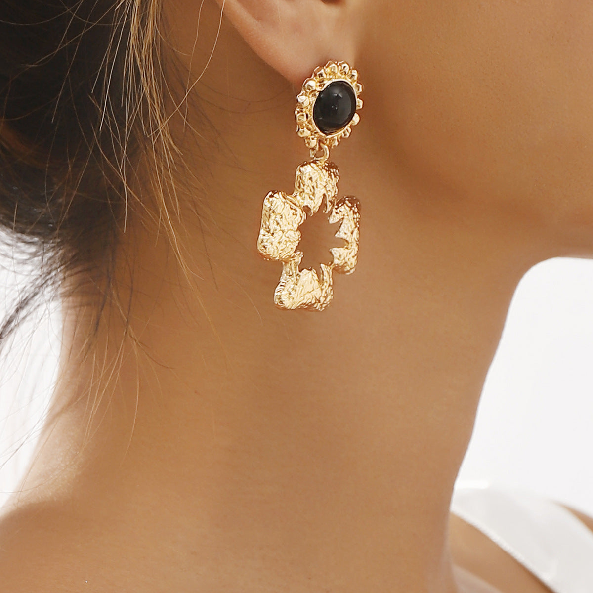 Pendientes de botón cruzados con diseño floral y geométrico de estilo vintage en aleación con acabado galvanizado para mujer