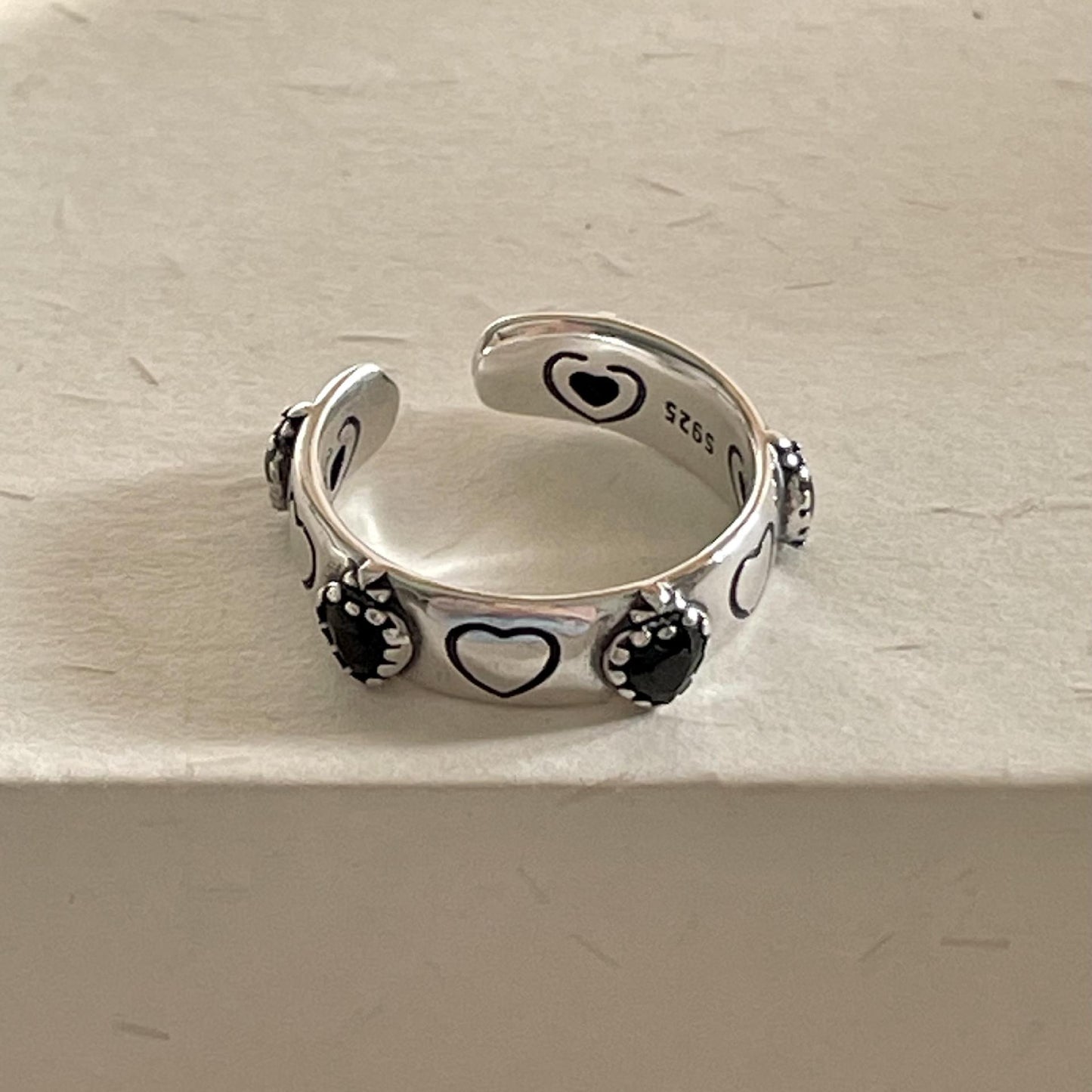 Anillo Vintage de Plata Esterlina 925 con Forma de Corazón e Incrustaciones de Circones, Diseño Geométrico, Banda Apilable Femenina y Minimalista