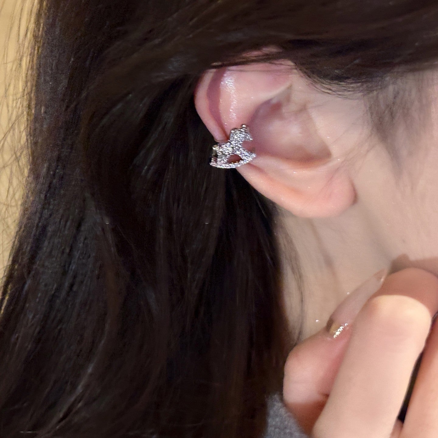 Sparkling Zircon Butterfly Ear Cuffs for Women Minimalist Elegant Ear Bone Clips with Simulated Pearl Accents