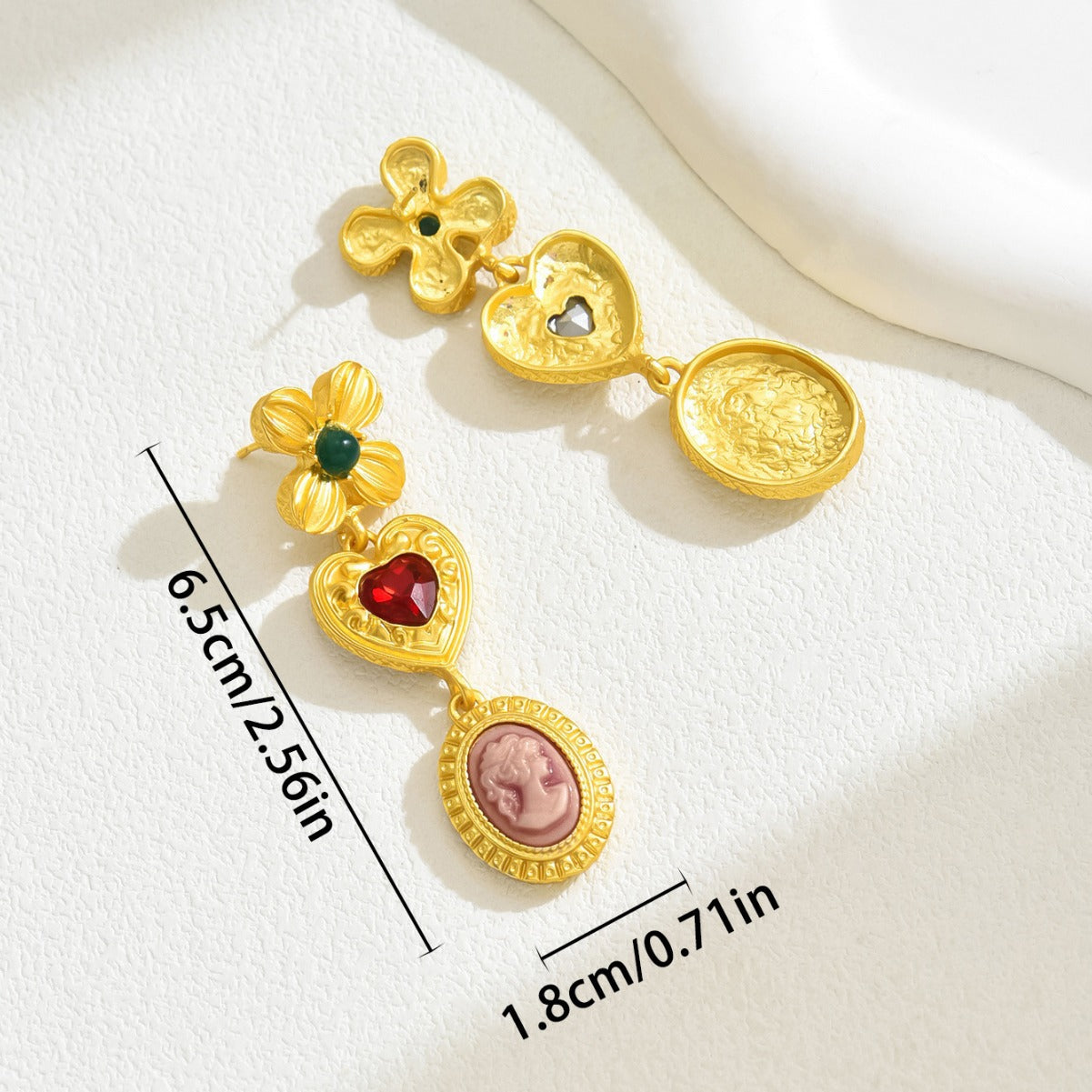 Pendientes vintage de aleación con forma de corazón artístico para mujer, con incrustaciones de pedrería y motivo de trébol en estilo floral minimalista