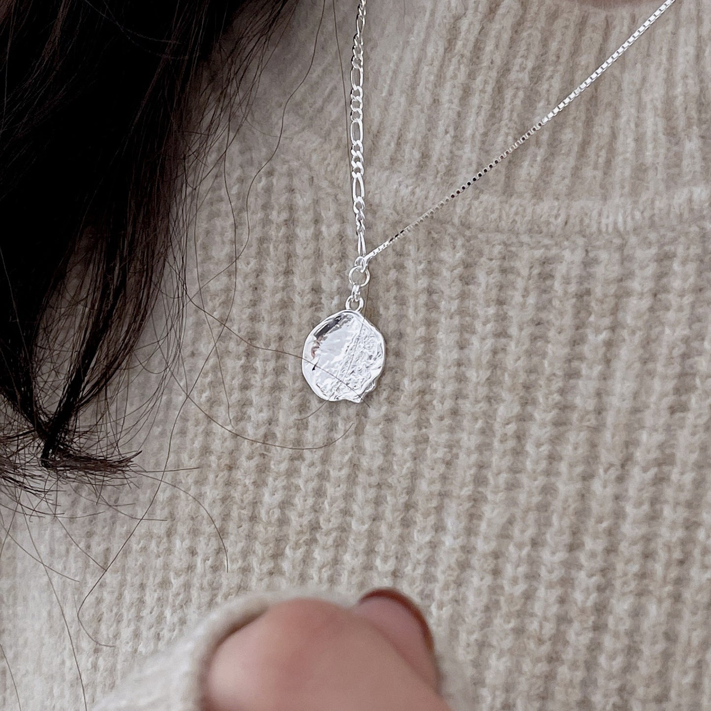 Collana Minimalista in Argento Sterling 925 con Textura a Onda Geometrica