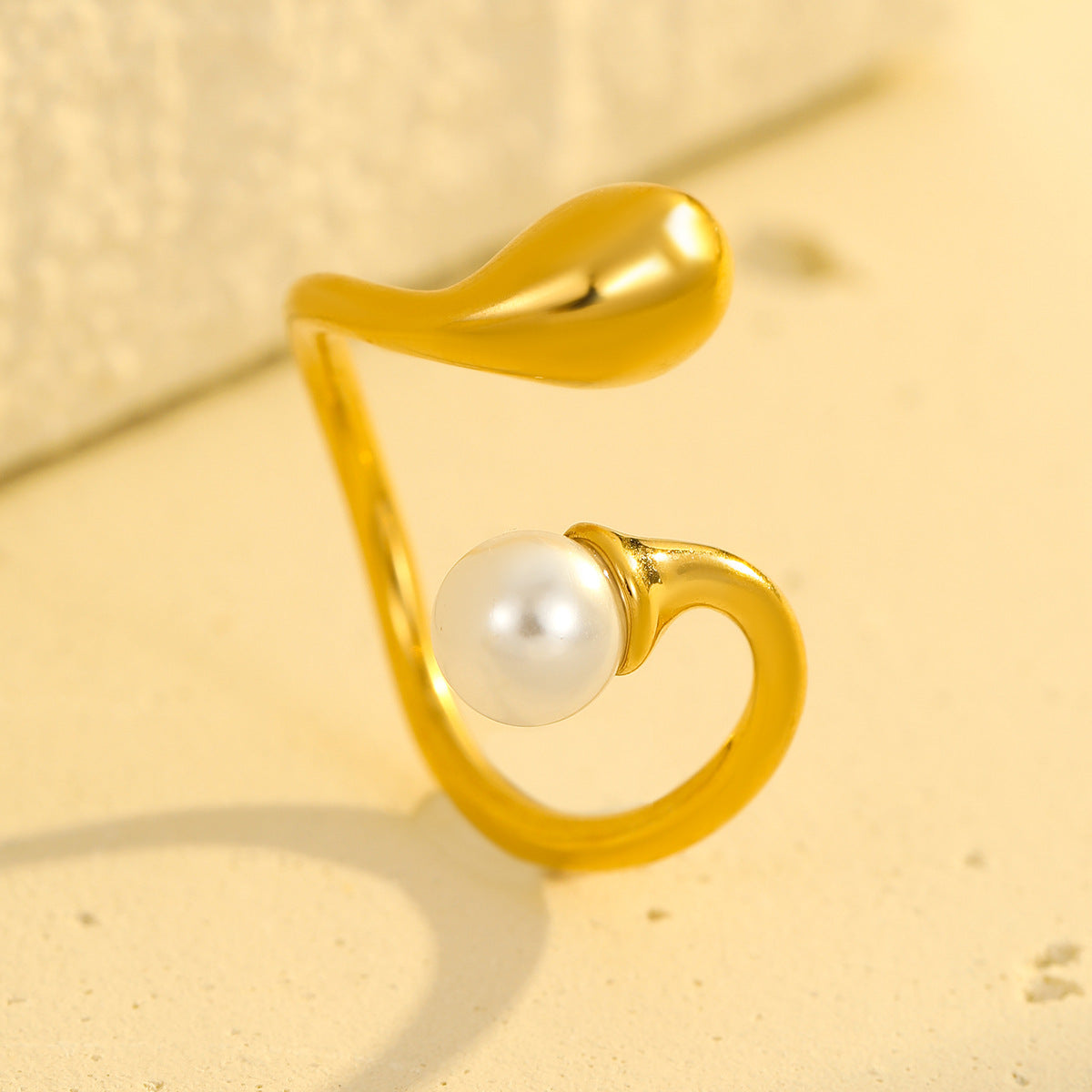 Anello geometrico minimalista in acciaio inossidabile con finitura perlescente da donna