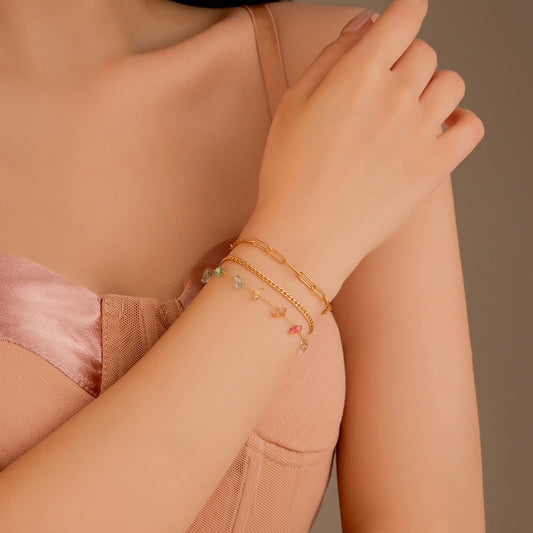 Set di Bracciali a Tre Strati Minimalisti Impilabili in Acciaio al Titanio con Placcatura in Oro 18K e Accenti di Pietre Naturali Colorate da Donna