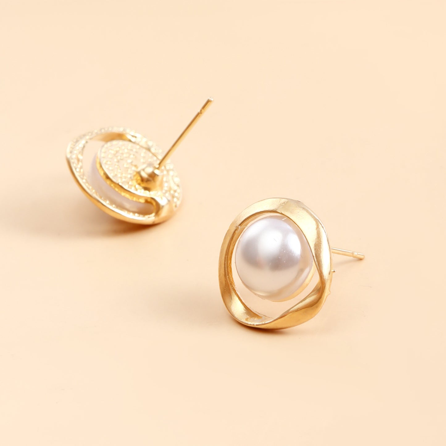 Geometric Minimalist Electroplated Metal Stud Earrings for Women with Vintage and Fashion-Forward Aesthetic
