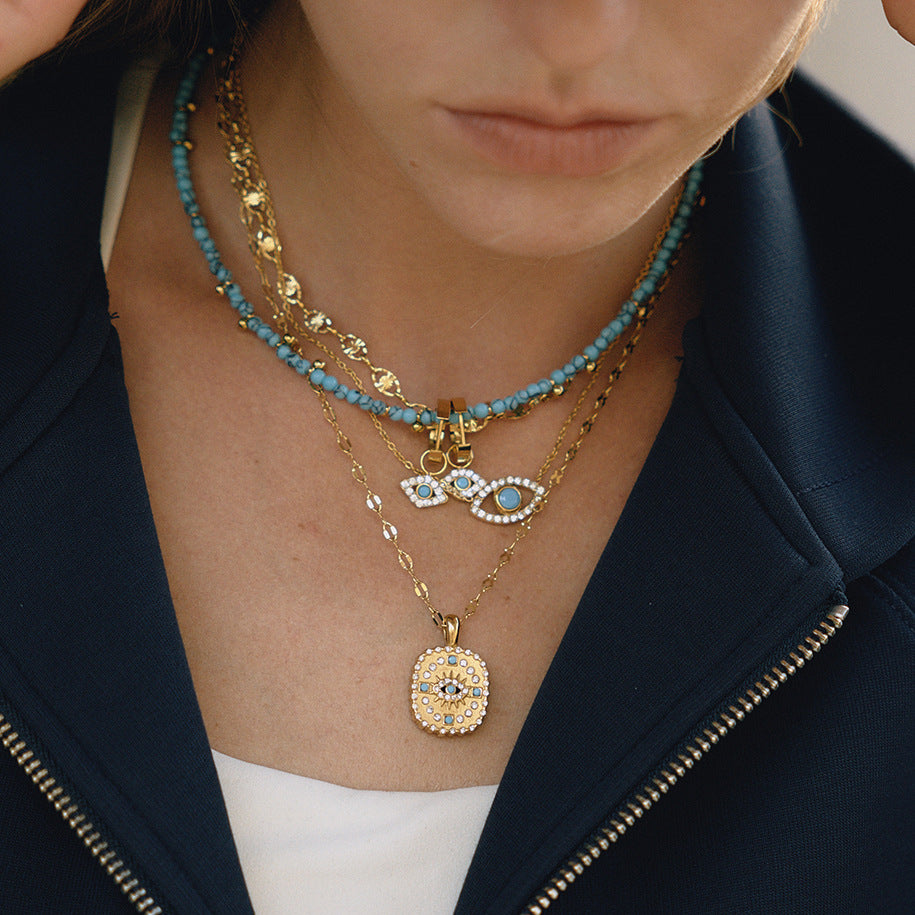 Collar con colgante de ojo turco azul geométrico de acero de titanio con acabado chapado para mujer