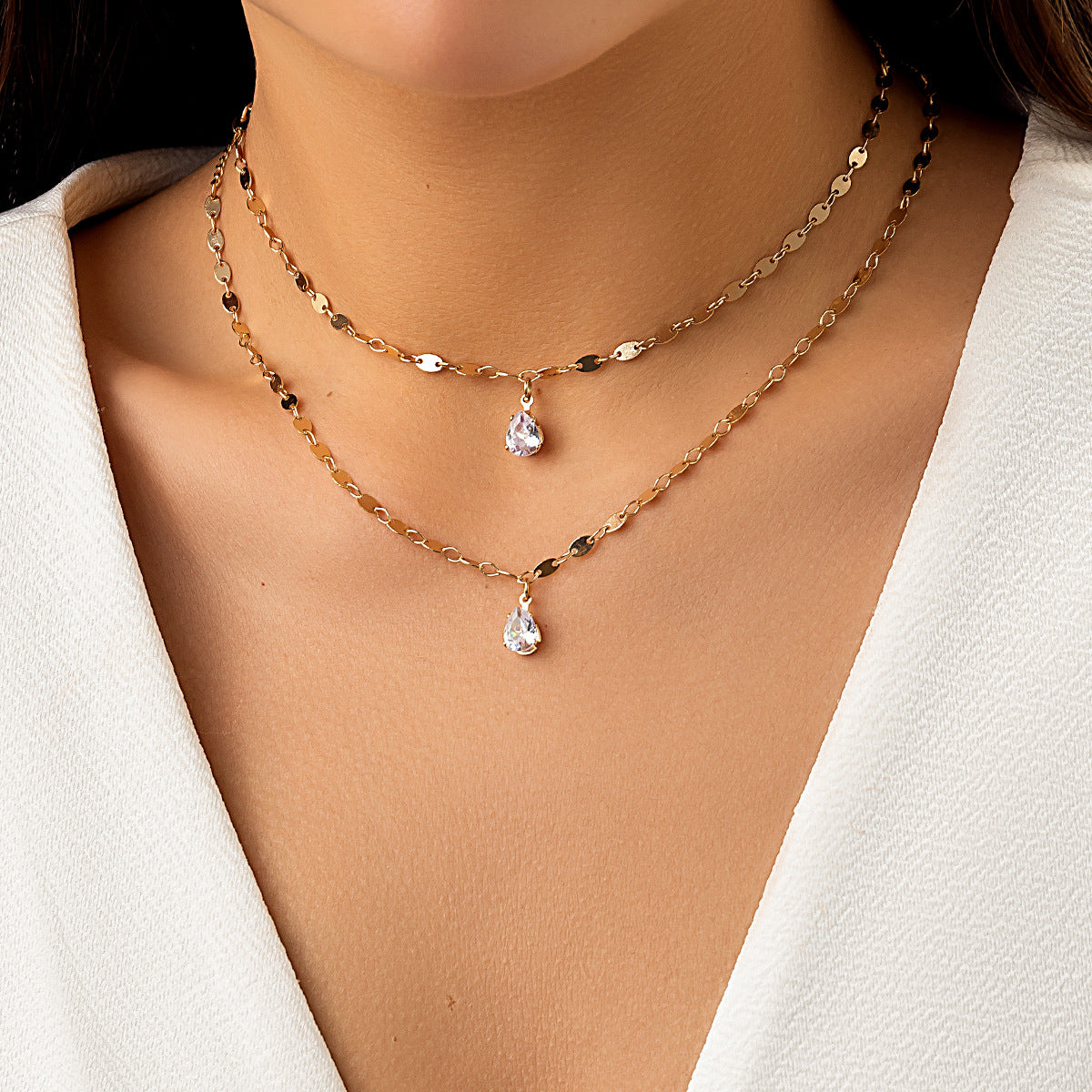 Minimalist Double-Layer Water-Drop-Shaped Necklace for Women with Electroplated Metal Bar and Micro-Paved Heart Pendant on O-Chain