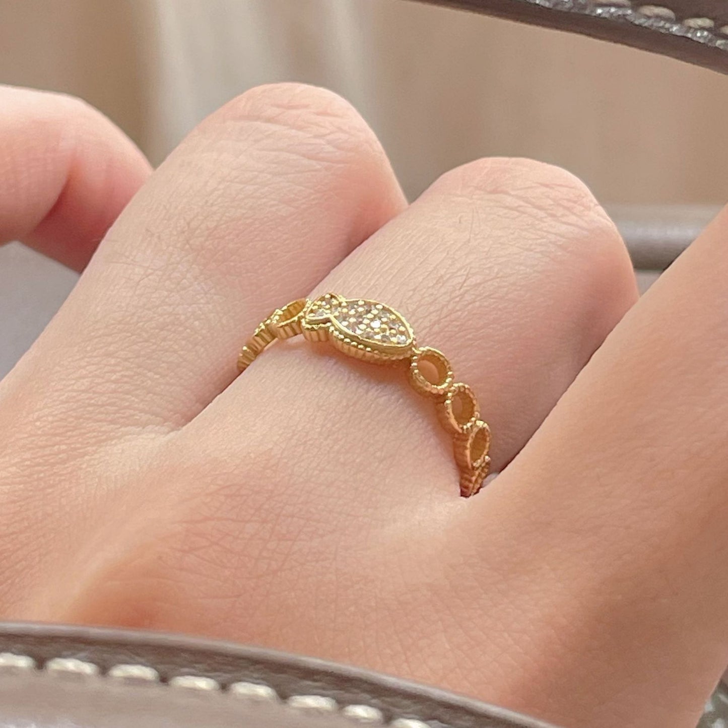 Anello Aperto da Donna Minimalista Dolce in Argento Sterling 925 con Zirconi Cubici a Forma di Pesce e Nota Musicale