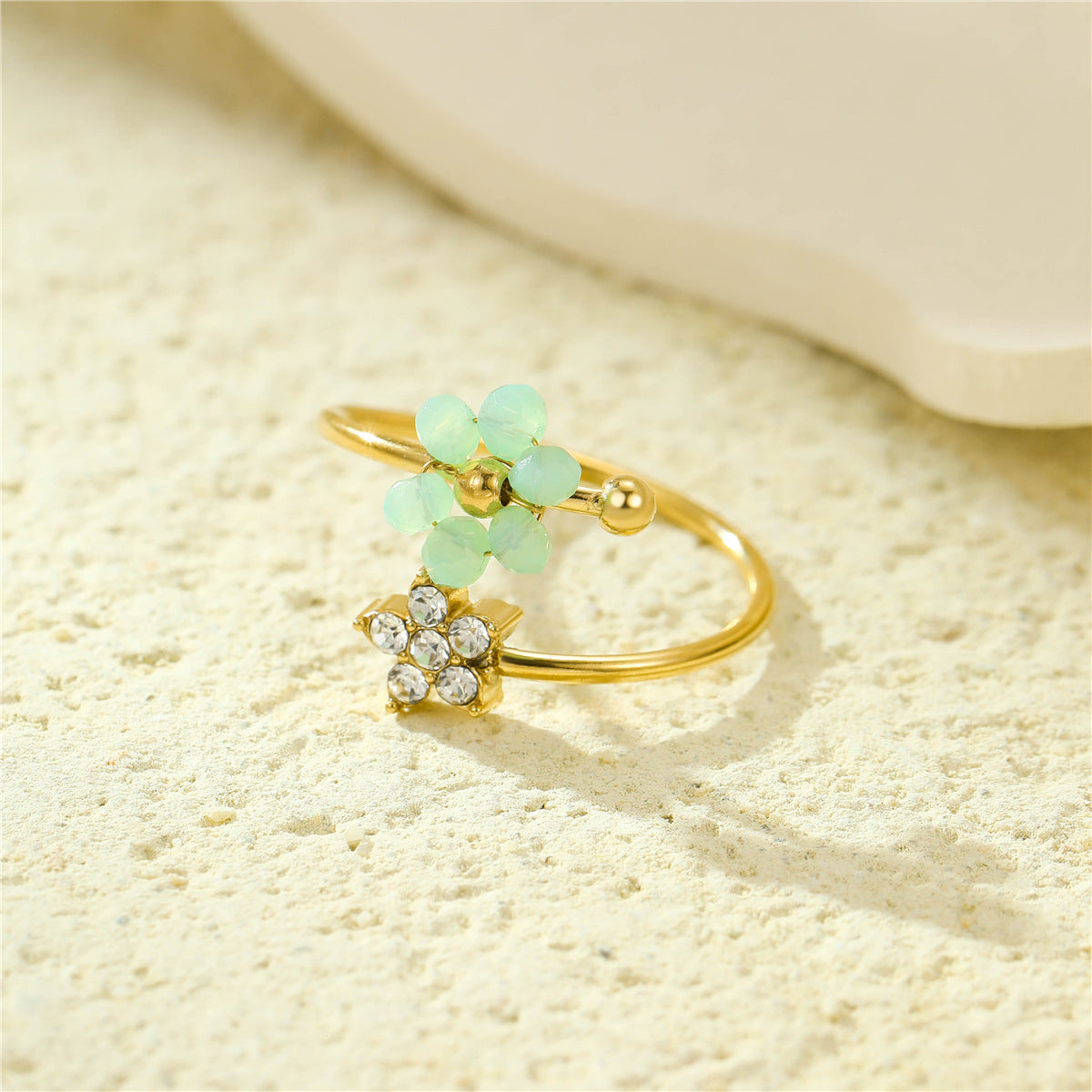 Anillo de Acero Inoxidable con Elegante Diseño Floral e Incrustaciones de Circonita, Estilo Minimalista de Lujo para Mujer