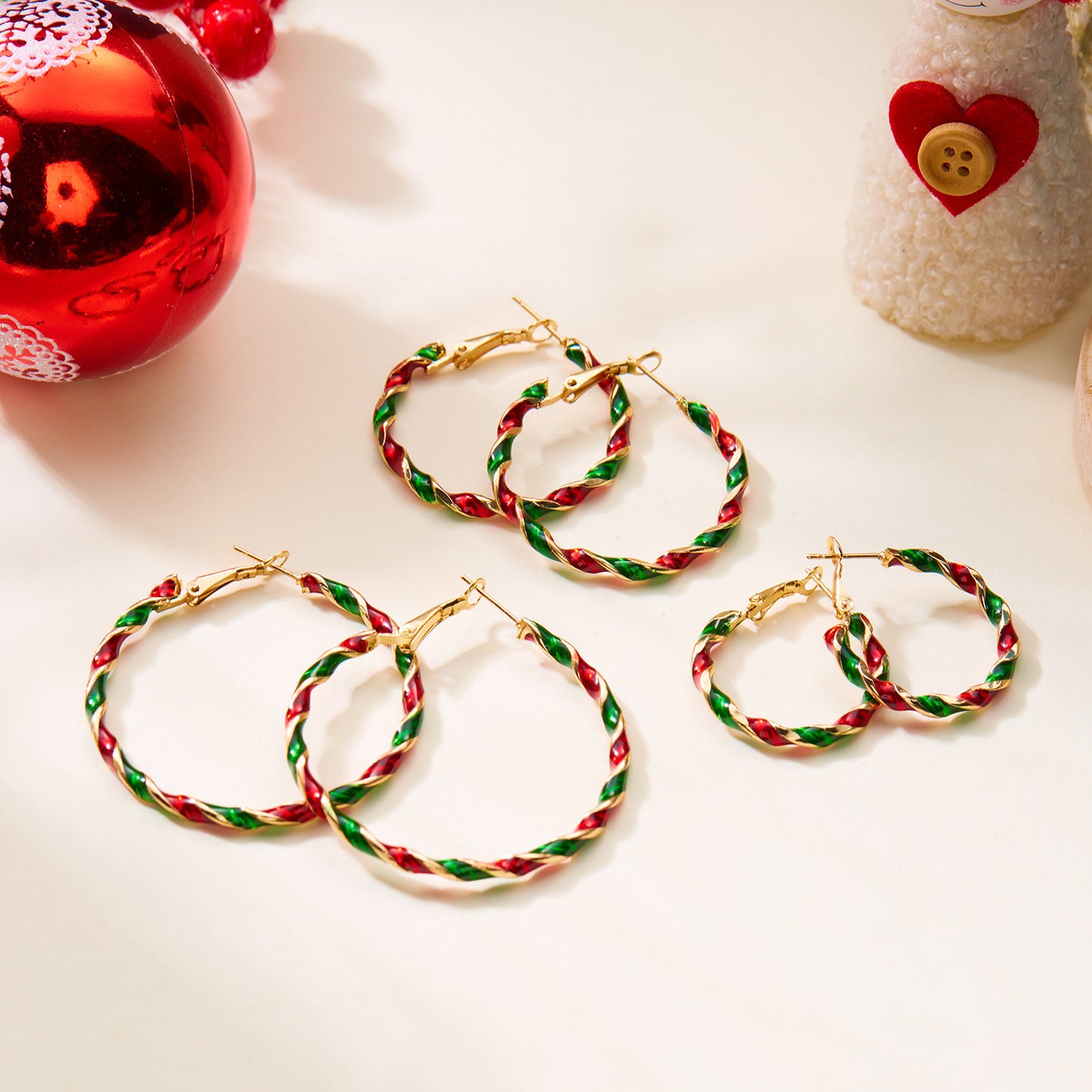 Pendientes de aro en espiral geométrica de aleación con acabado esmaltado para mujer, diseño circular colorido de Navidad