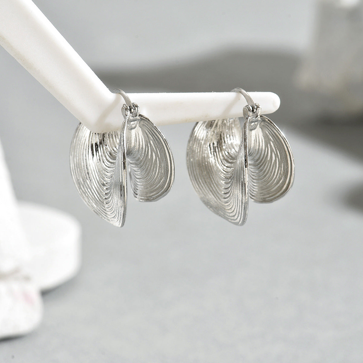 Orecchini da donna geometrici minimalisti in lega di zinco con finitura galvanica, perni ipoallergenici in acciaio inossidabile, gioielli moderni ed eleganti per tutti i giorni