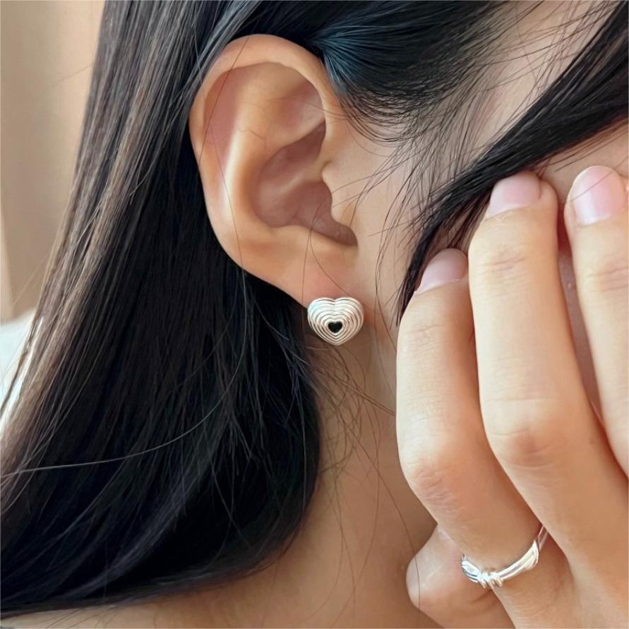 Pendientes de Plata de Ley 925 en Forma de Corazón Minimalista con Incrustaciones de Circones y Acabado Bañado