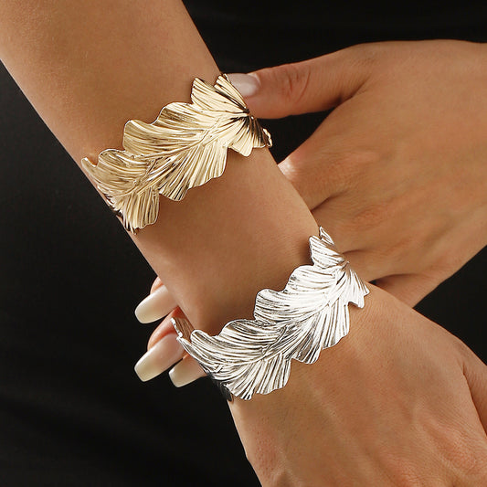 Bracciale da donna in ferro elettroplaccato a forma di foglia, stile vintage minimalista