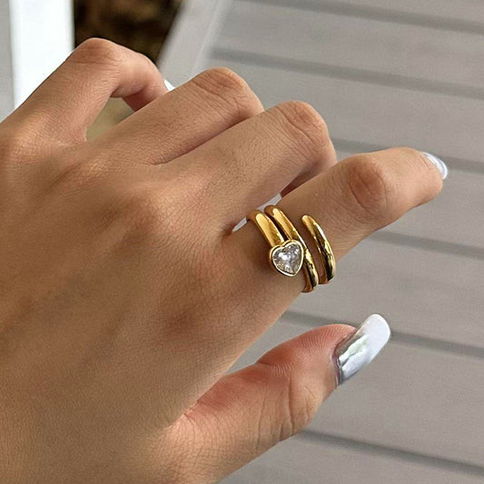 Anello Minimalista a Cuore in Acciaio Inossidabile con Intarsio in Zirconi, Unisex