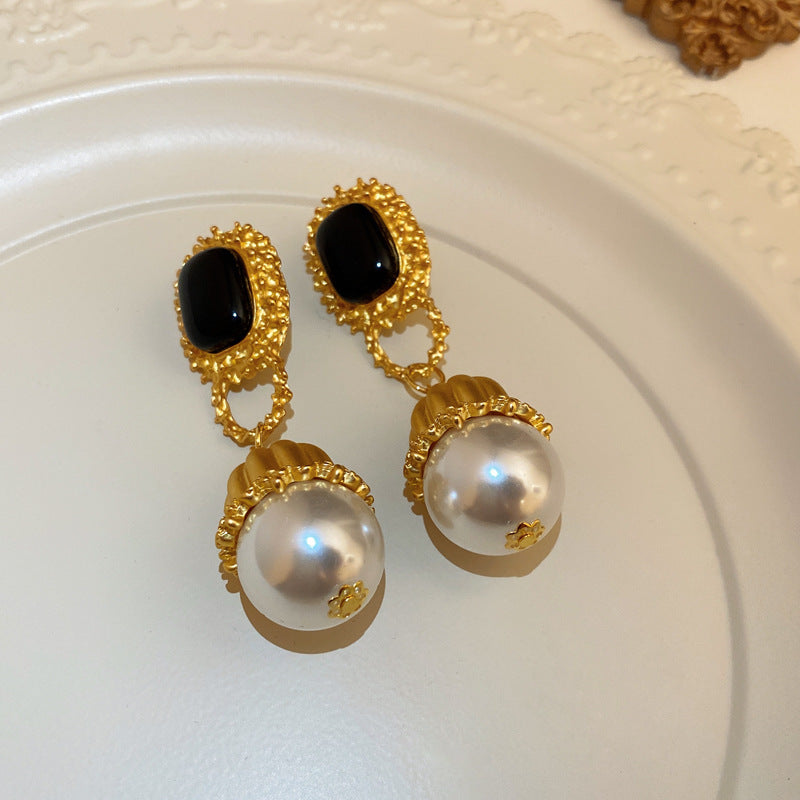 Pendientes asimétricos vintage con cabeza de león de metal con postes de acero bañados en plata para mujer