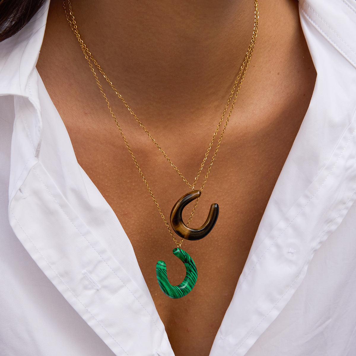Collana con pendente a U in acciaio inossidabile placcato oro 18 carati con occhio di tigre, stile vintage, da donna