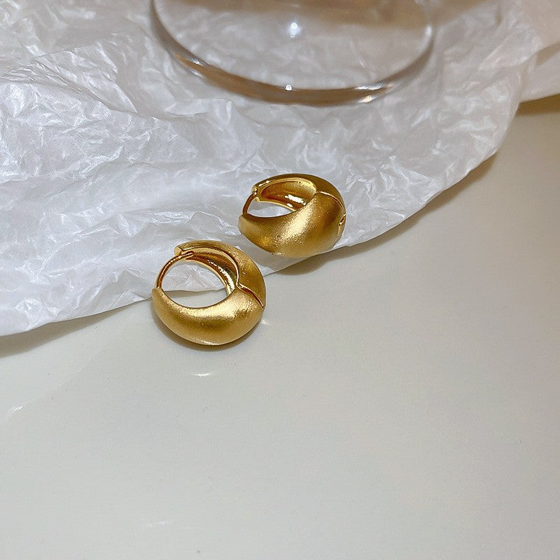Orecchini da donna geometrici minimalisti in metallo con finitura lucida e placcatura in oro, per l'uso quotidiano