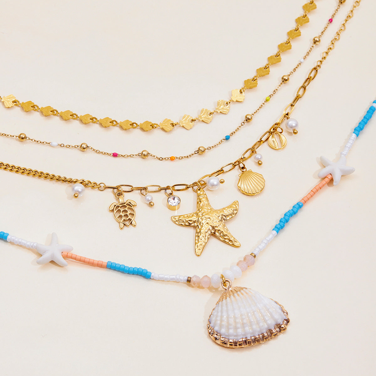 Collar con Colgante Bohemio de Concha y Estrella de Mar en Acero de Titanio con Acabado Chapado para Mujer