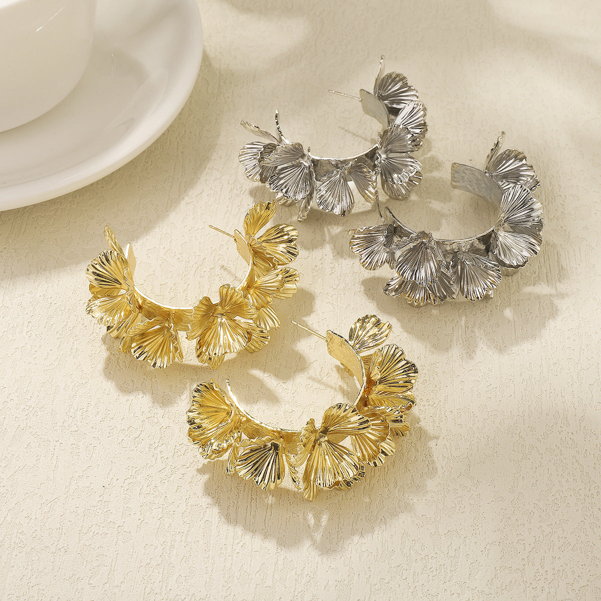 Pendientes de hierro con forma floral, estilo dulce y atrevido, con galvanoplastia para mujer